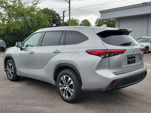 Used 2021 Toyota Highlander XLE FWD image 4