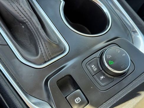 Used 2021 Chevrolet Traverse Premier w/ Redline Edition image 26