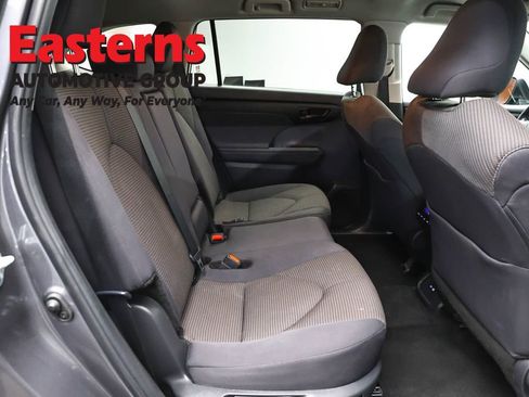Used 2024 Toyota Highlander LE FWD image 24