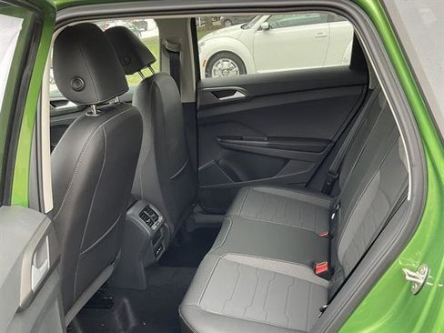 New 2026 Volkswagen Taos SE image 6