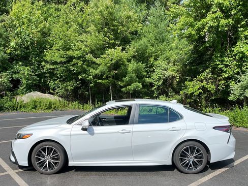 Used 2024 Toyota Camry SE w/ Cold Weather Package AWD/4WD image 29