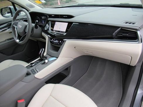 Certified 2024 Cadillac XT6 Premium Luxury image 12