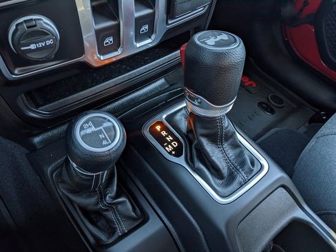 Certified 2025 Jeep Wrangler Sport image 27