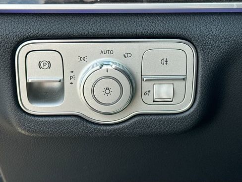 Used 2023 Mercedes-Benz GLE 350 w/ Premium Package image 11