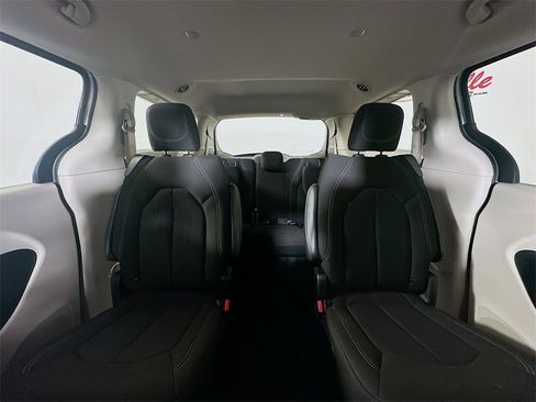 Used 2024 Chrysler Voyager LX image 13