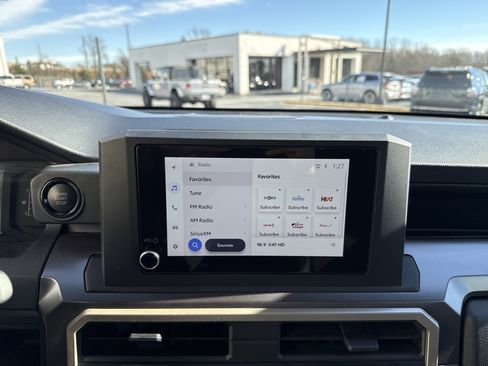 Used 2025 Toyota Tacoma 2WD Double Cab image 23