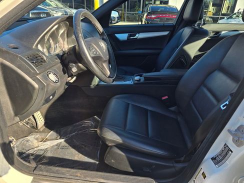 Used 2009 Mercedes-Benz C 300 Sedan image 23