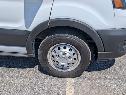 Used 2023 Ford Transit 250 Medium Roof AWD image 8