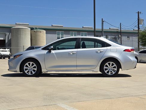 Certified 2025 Toyota Corolla LE FWD image 2