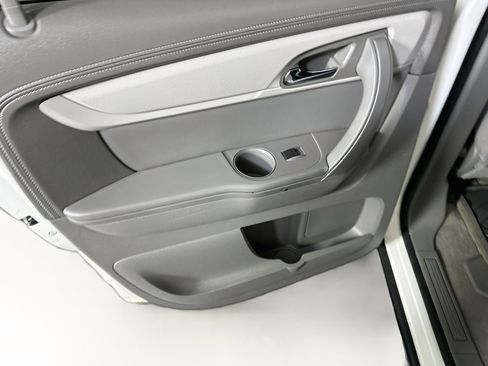 Used 2014 Chevrolet Traverse LS FWD image 25