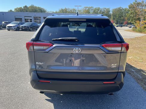 Used 2019 Toyota RAV4 XLE w/ Convenience Package image 5