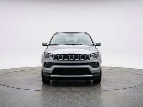 Used 2025 Jeep Compass Limited AWD/4WD image 2