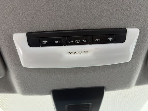 Certified 2023 Nissan Kicks SV FWD image 31