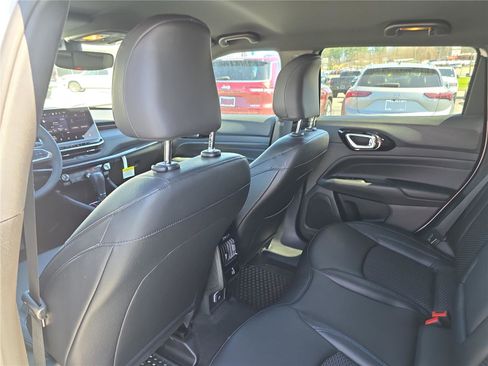 New 2026 Jeep Compass Latitude image 17