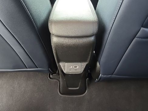 Used 2022 Chevrolet Bolt EUV LT w/ Convenience Package image 36