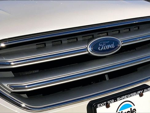 Used 2017 Ford Escape Titanium image 28