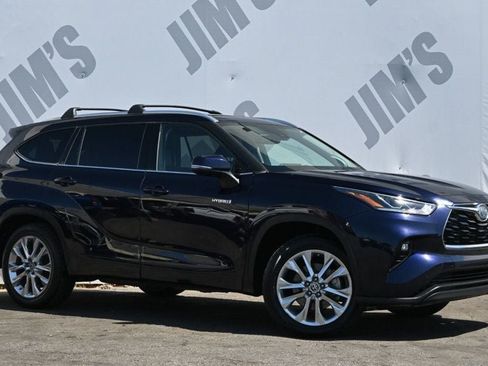 Used 2020 Toyota Highlander Limited FWD image 3