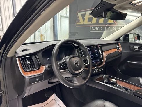 Used 2023 Volvo XC60 B5 Plus AWD/4WD image 6