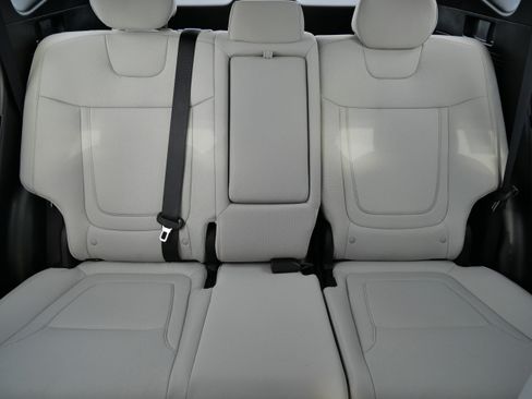 Certified 2025 Hyundai Tucson SE image 13