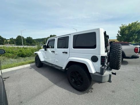 Used 2017 Jeep Wrangler Unlimited Sahara w/ Connectivity Group AWD/4WD image 30