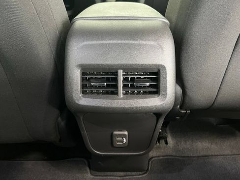 Used 2023 Chevrolet Equinox LS FWD image 21
