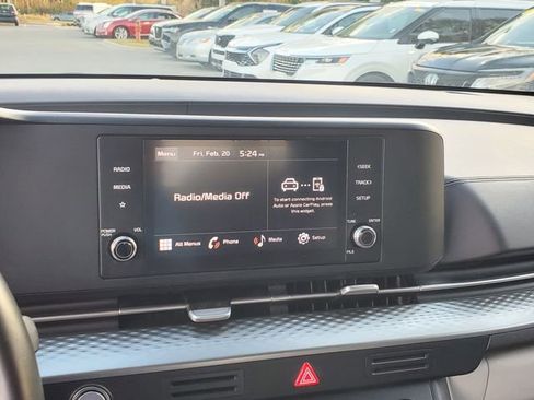 Used 2024 Kia Carnival LX image 23