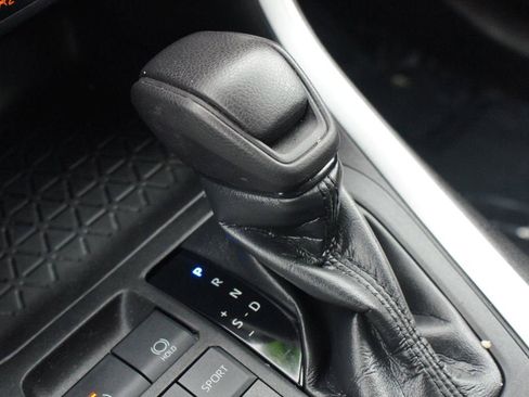 Used 2021 Toyota RAV4 XLE image 11