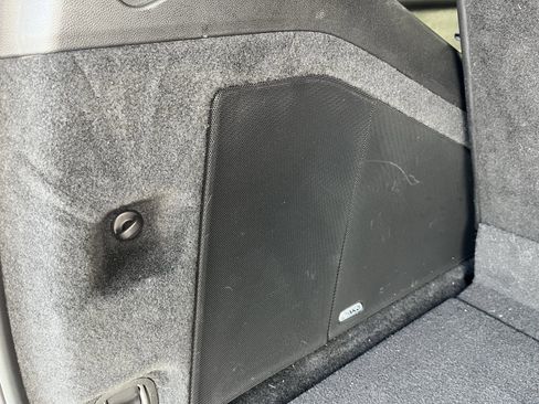 Used 2021 Cadillac Escalade Premium Luxury image 33