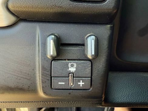 Used 2015 GMC Yukon SLT w/ Open Road Package image 8