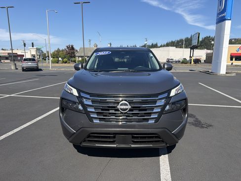 Used 2025 Nissan Rogue SV AWD/4WD image 7