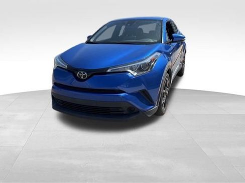 Used 2019 Toyota C-HR XLE FWD image 1