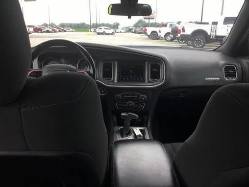 Used 2019 Dodge Charger SXT RWD image 12