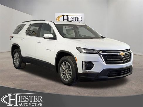 Used 2022 Chevrolet Traverse LT image 1