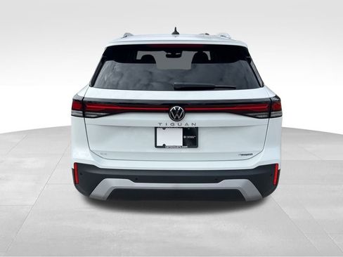 New 2026 Volkswagen Tiguan SE image 6