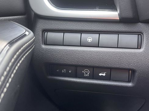 Used 2025 Nissan Rogue SL AWD/4WD image 21