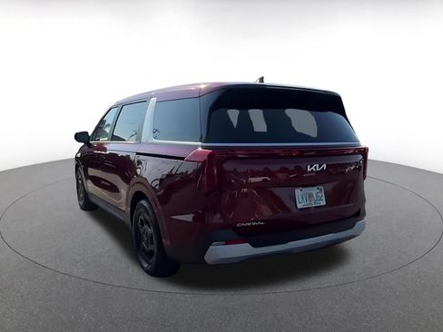 Used 2026 Kia Carnival FWD image 11