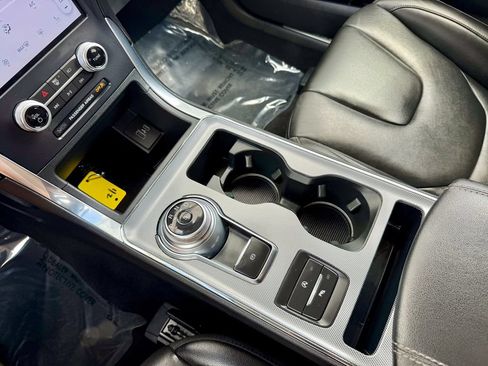 Used 2021 Ford Edge Titanium AWD/4WD image 24