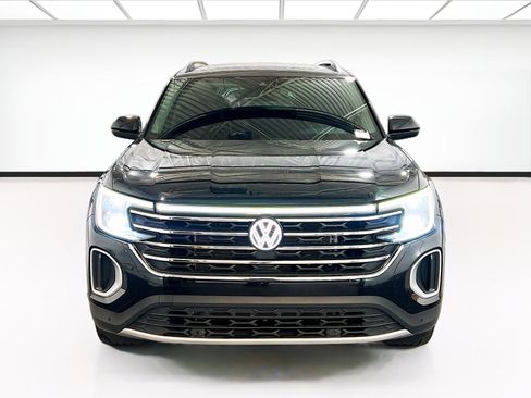 Used 2024 Volkswagen Atlas SE w/ Panoramic Sunroof Package FWD image 2