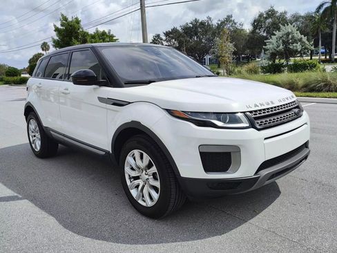Used 2017 Land Rover Range Rover Evoque SE image 4