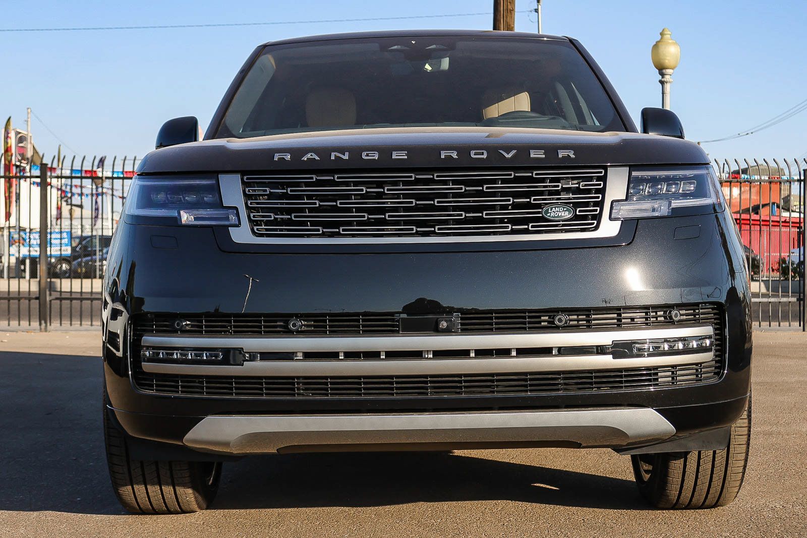 New 2026 Land Rover Range Rover Long Wheelbase SE AWD/4WD image 2