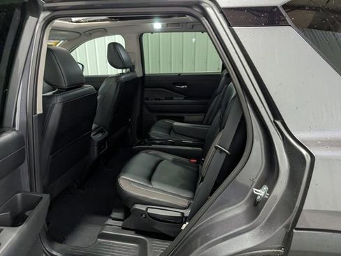 Used 2023 Nissan Pathfinder SL w/ SL Premium Package AWD/4WD image 10