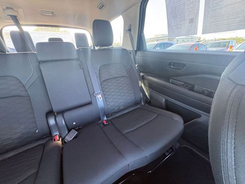 Used 2025 Nissan Pathfinder SV AWD/4WD image 40