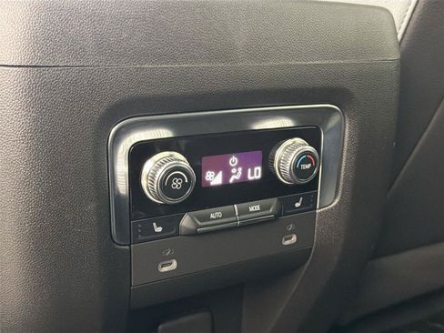 Used 2022 GMC Yukon XL Denali AWD/4WD image 25