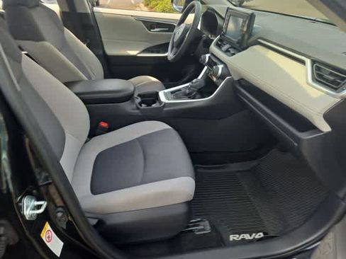 Used 2019 Toyota RAV4 XLE w/ Convenience Package FWD image 21