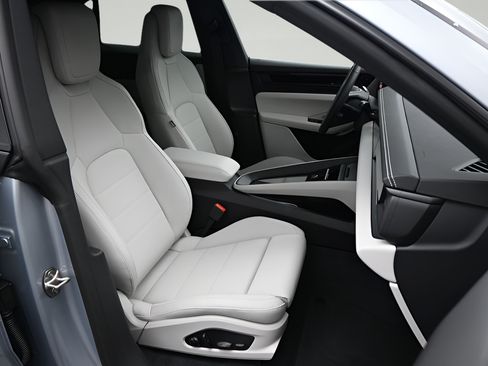 Certified 2025 Porsche Macan 4S Electric AWD/4WD image 12