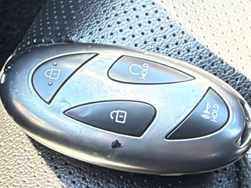 Used 2025 Hyundai Elantra Limited FWD image 24