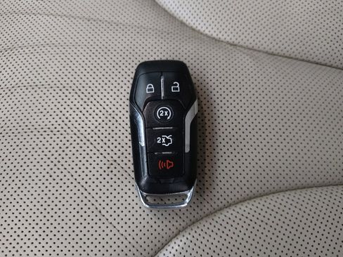 Used 2016 Lincoln MKX Reserve w/ Luxury Package image 32