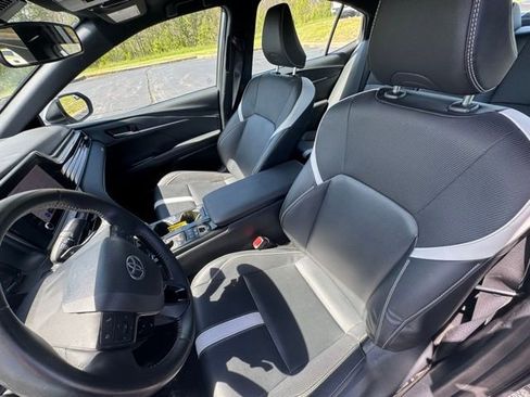 Used 2025 Toyota Camry SE image 9