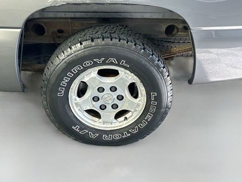 Used 2000 Chevrolet Silverado 1500 LS image 27