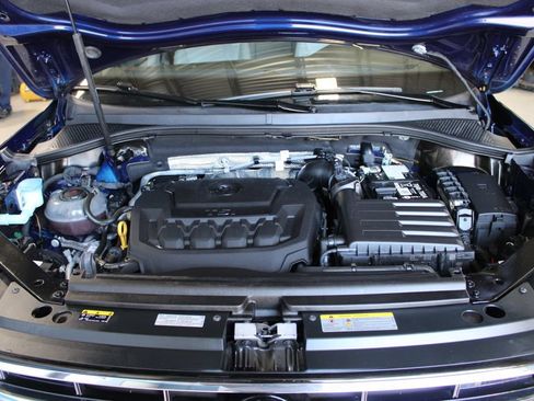Used 2024 Volkswagen Tiguan SE AWD/4WD image 10
